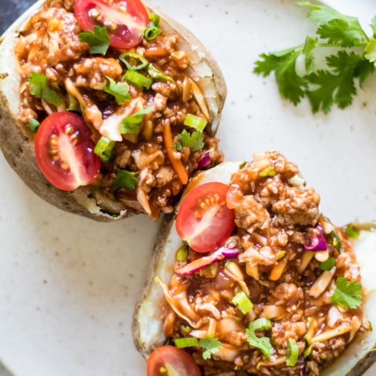 30 min meal with less than 10 ingredients - Sloppy Joe Baked Potato for the win! krollskorner.com #krollskorner #easy #yum #easydinner #weeknightmeal