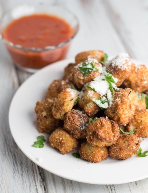 Mini Eggplant Bites w/ Marinara - perfect last minute Super Bowl Appetizer! | Krollskorner.com