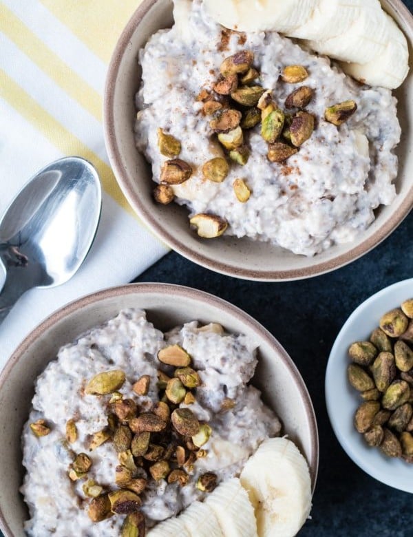 Overnights Oats have been one of the most enjoyable breakfasts for me lately. It's easy to make, convenient, healthy and super delicious. Especially when made with heart-healthy pistachios from Wonderful Pistachios! #TheRecipeRedux #Sponsored