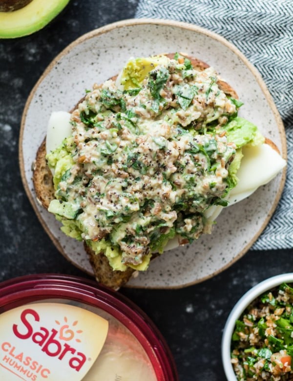 #AD Tabbouleh Hummus Avocado Sandwich - plant based, delicious, and flavorful! #sabra #krollskorner #sandwich #thereciperedux