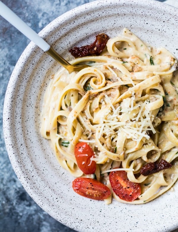 EASY Creamy Tuscan Mushroom Sauce with Fettuccini! Weeknight dinner you'll want on repeat! @BLENDABELLA #blendabella #zestymexican #rustictuscan #coconutthai #krollskorner