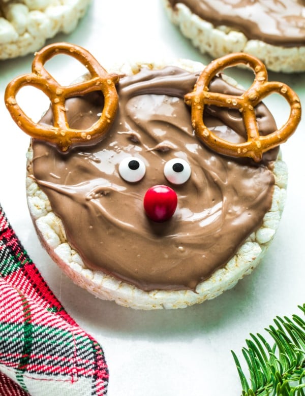 A rice cake with white chocolate and nutella on top