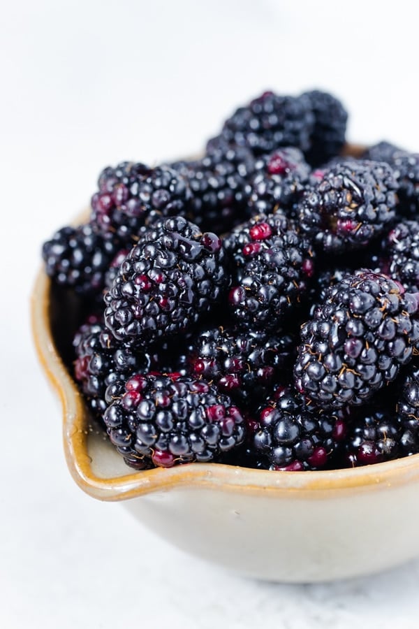 blackberries in a bowl