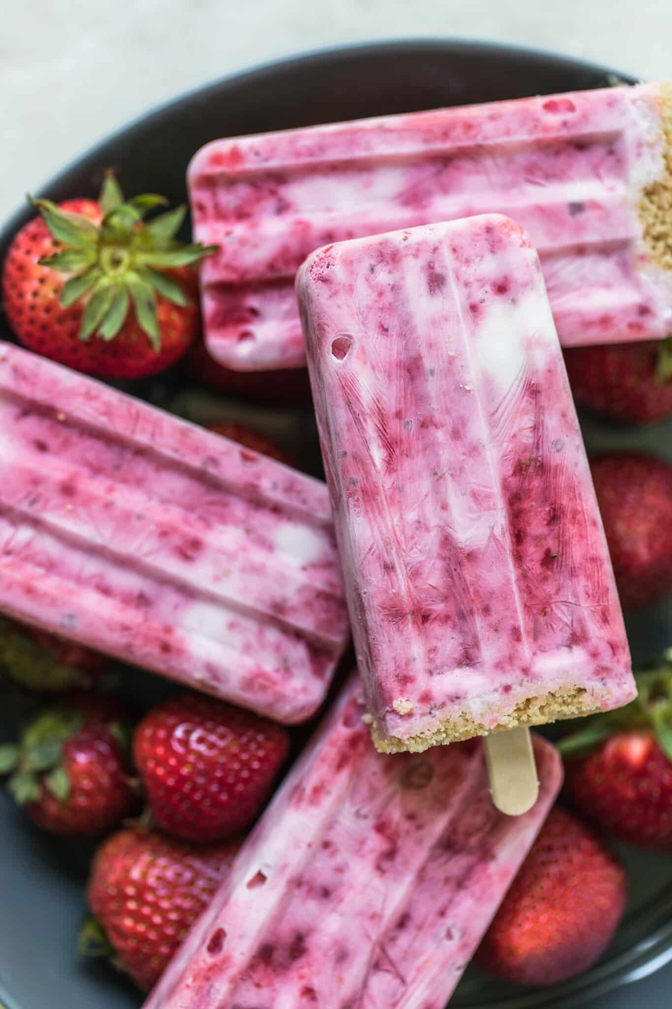 strawberry shortcake popsicle with vanilla wafer crust