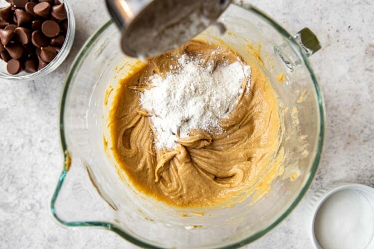 dry cookie ingredients in a clear bowl