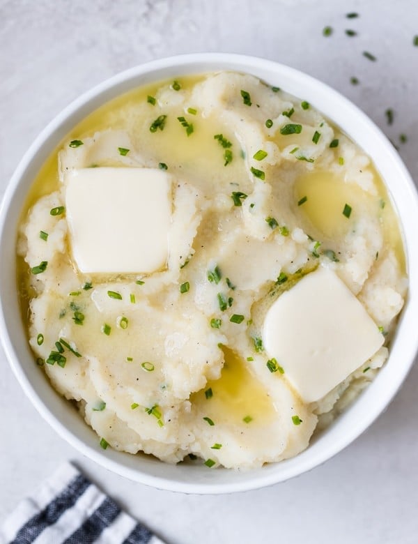instant pot mashed potatoes in a white bowl