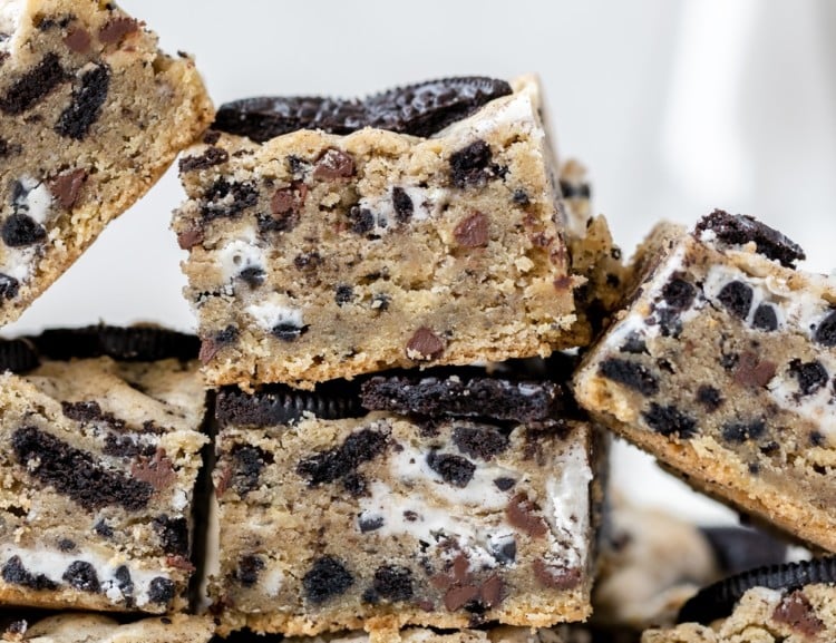 a stack of cookies and cream Oreo bars