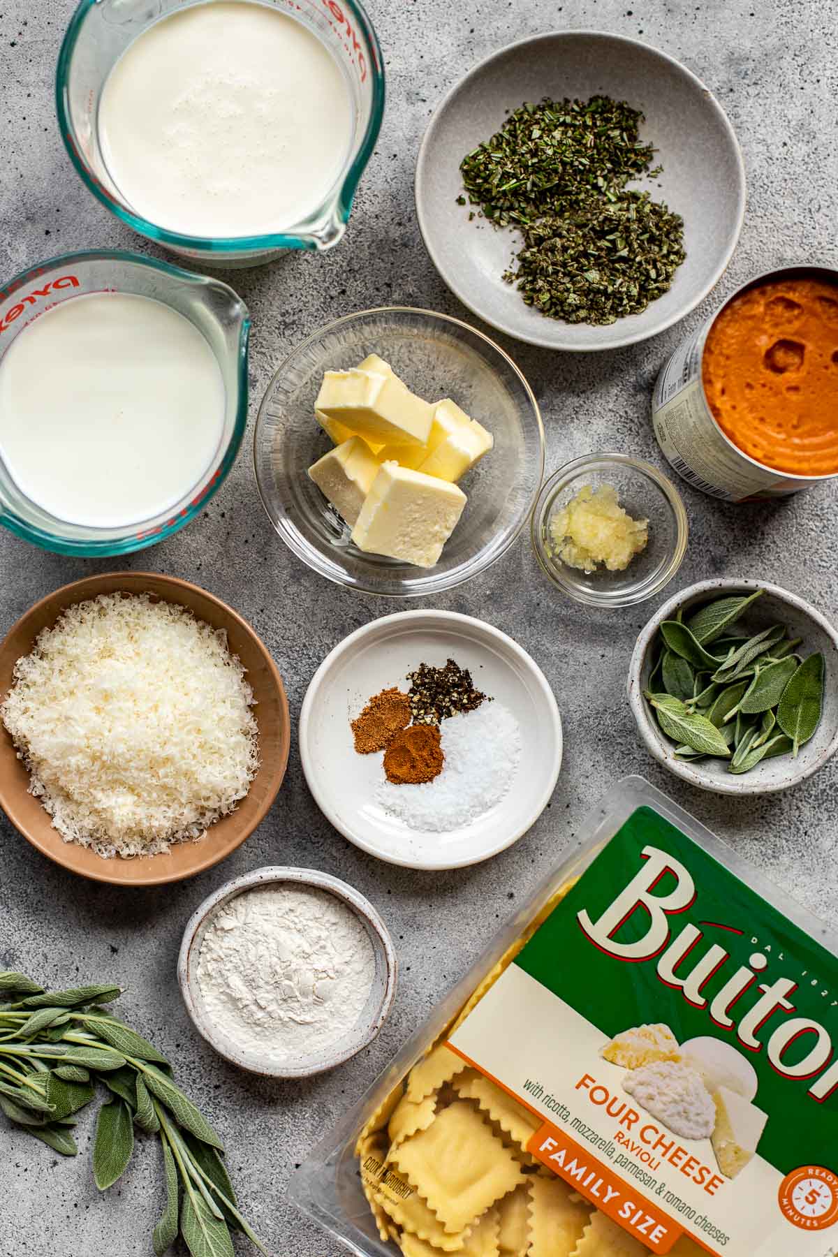 ingredients in glass bowls needed to make pumpkin alfredo. 